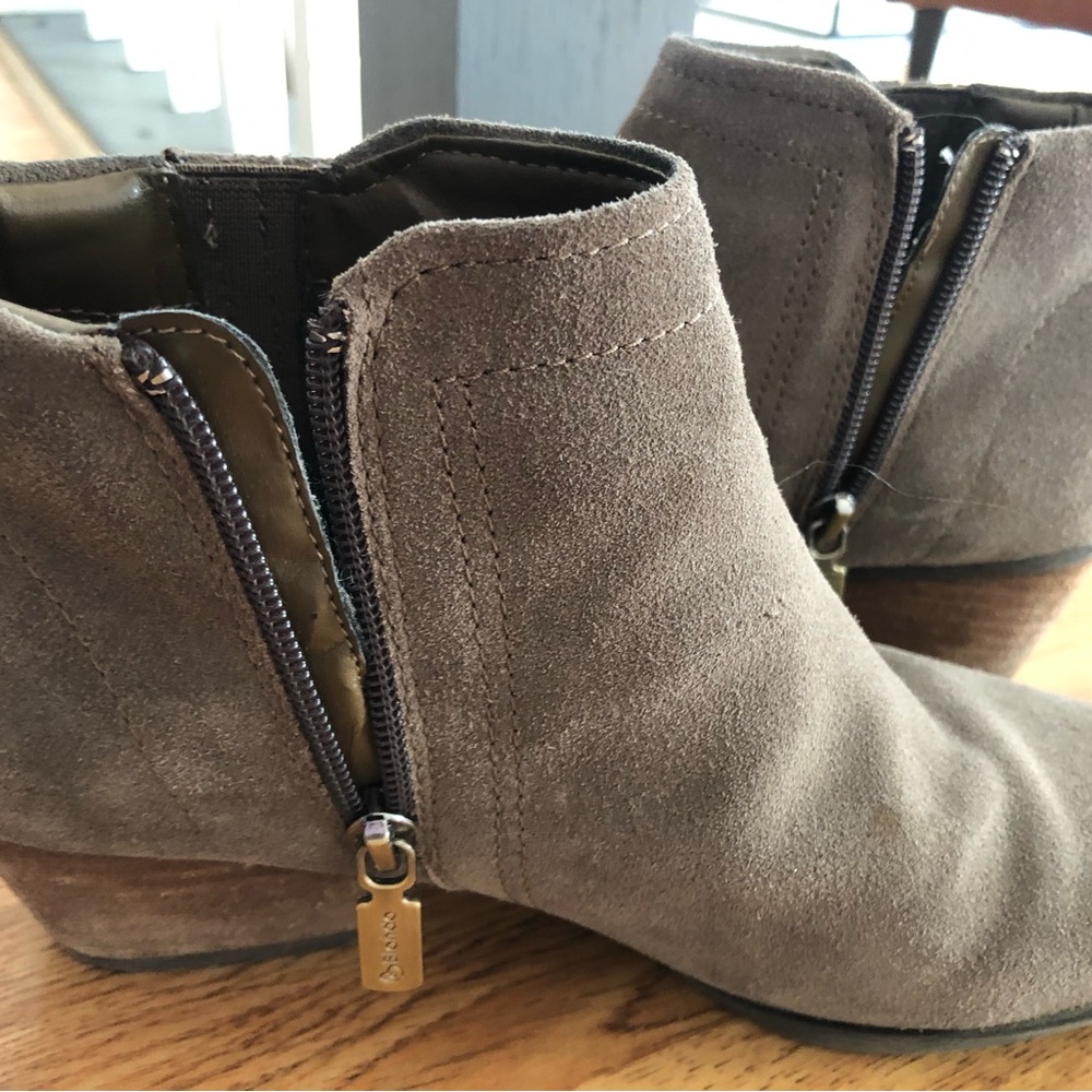 Ankle boots in gray size 7.  Waterproof